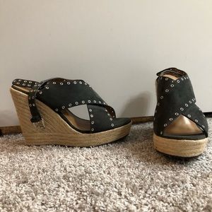 Black Report Wedges